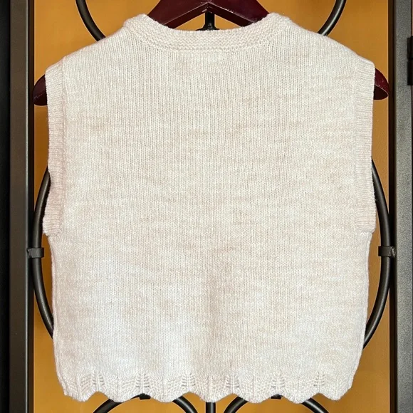 SINCERELY JULES Angie Floral Cable Knit
Sweater Tank - Picture 5 of 14